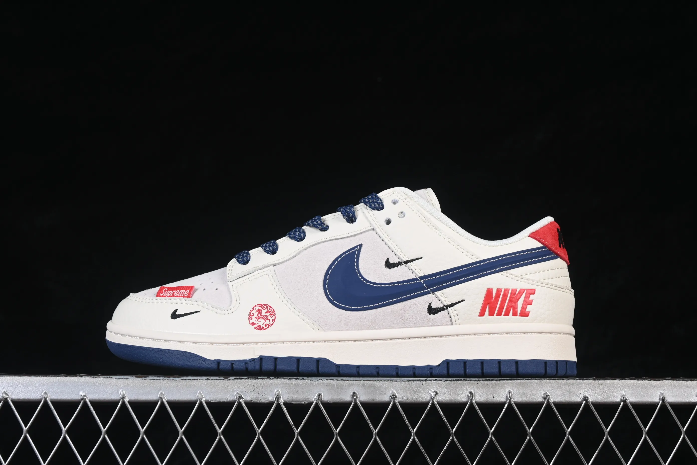 All categories Nk SB Dunk Series Nk SB Dunk Low High-end customized low-top sneakers Nike SB Dunk Low Supreme co-branded Year of the Horse limited edition Anniversary high-end customized low-top casual sneakers FC7688-204
